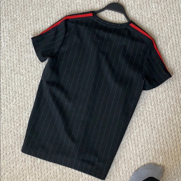 MEN (pinstripe t-shit) - Picture 3 of 4